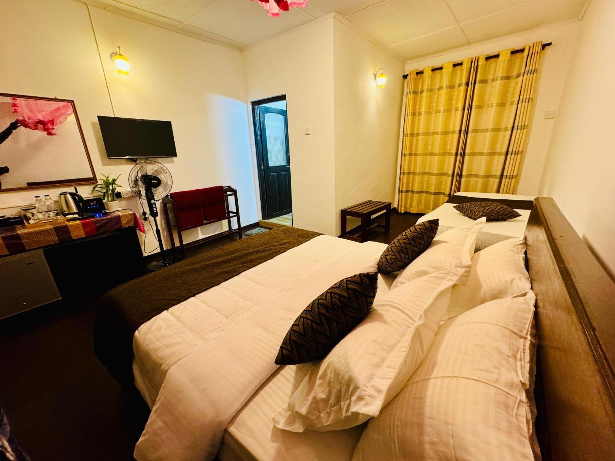 Rock Grand View Hotel เอลลา ภายนอก รูปภาพ