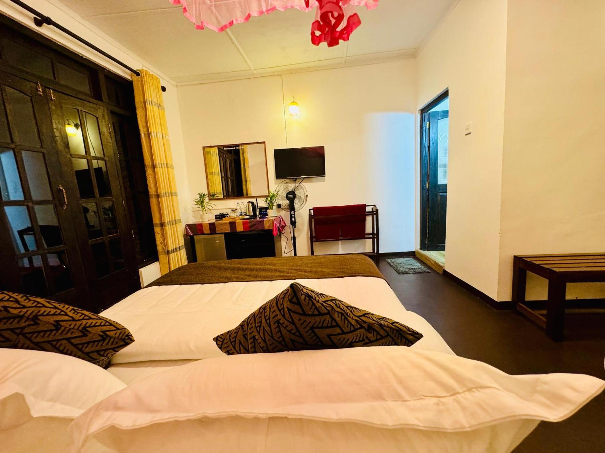 Rock Grand View Hotel เอลลา ภายนอก รูปภาพ
