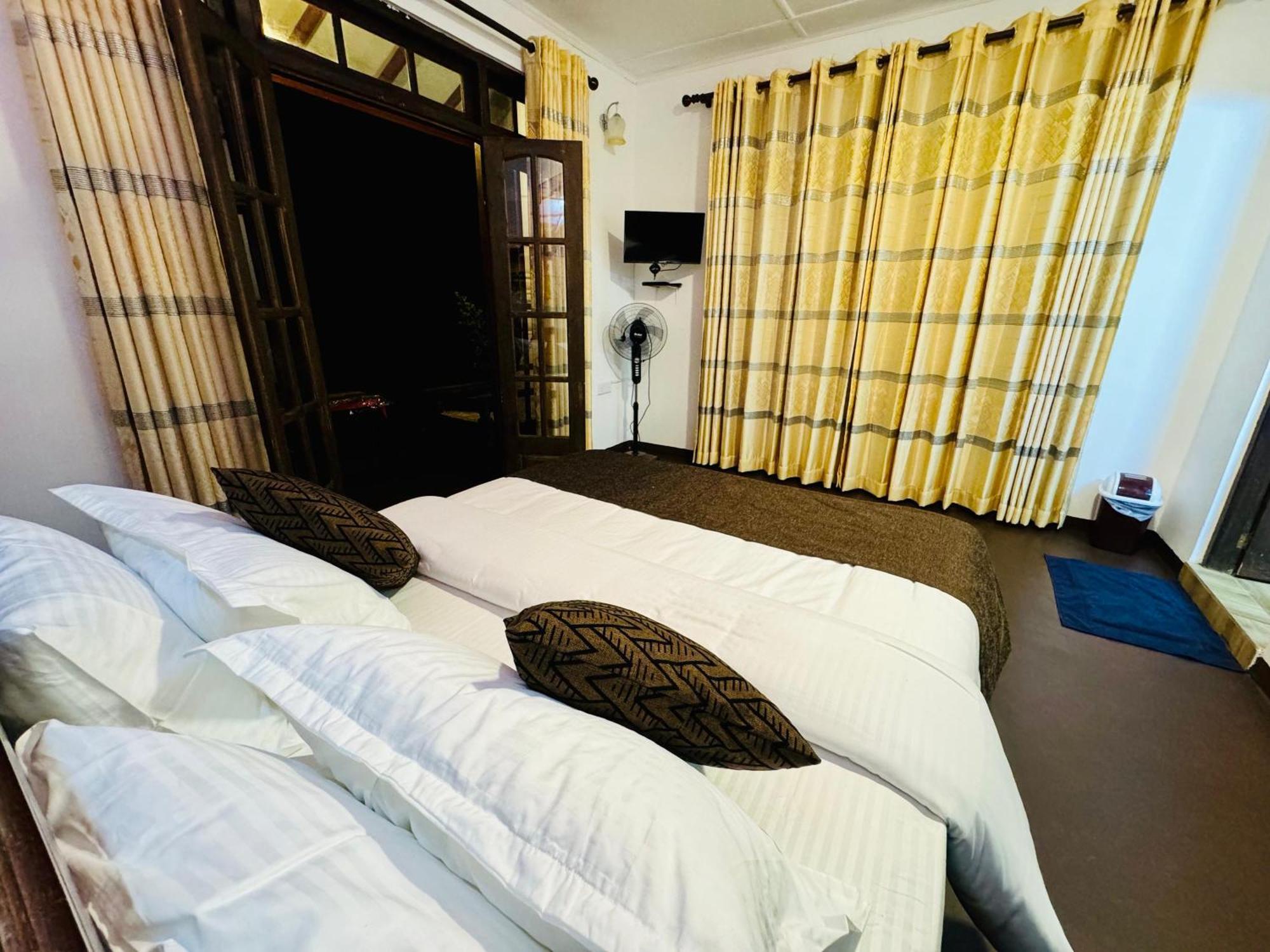 Rock Grand View Hotel เอลลา ภายนอก รูปภาพ